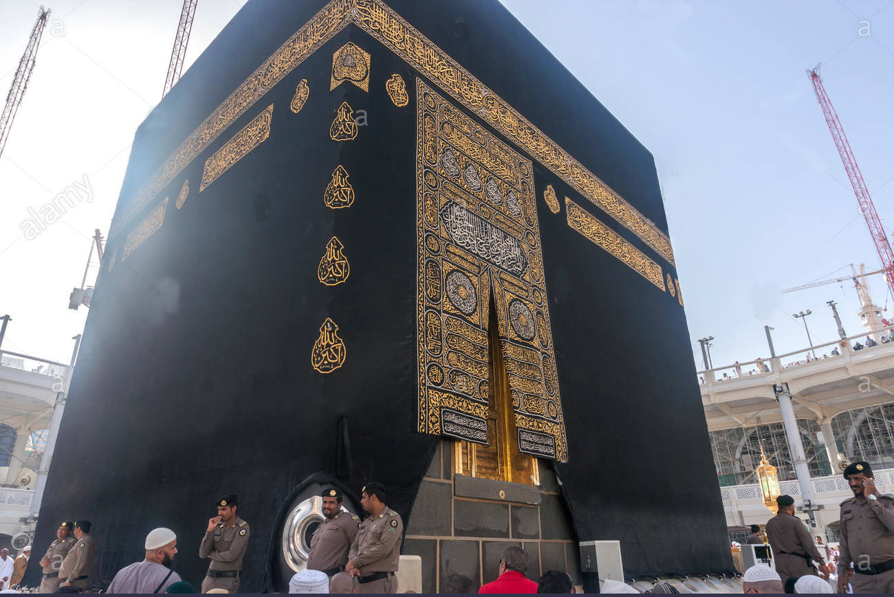 Kaaba in brief What is it? what is inside it?